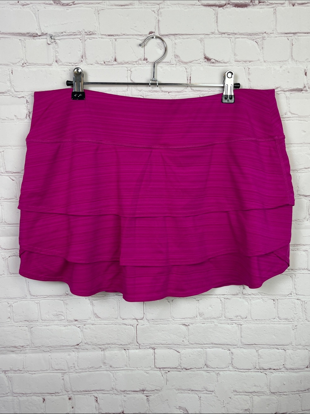 Athleta Swagger Tiered Athletic Ruffle Skort Fuchsia Size Large